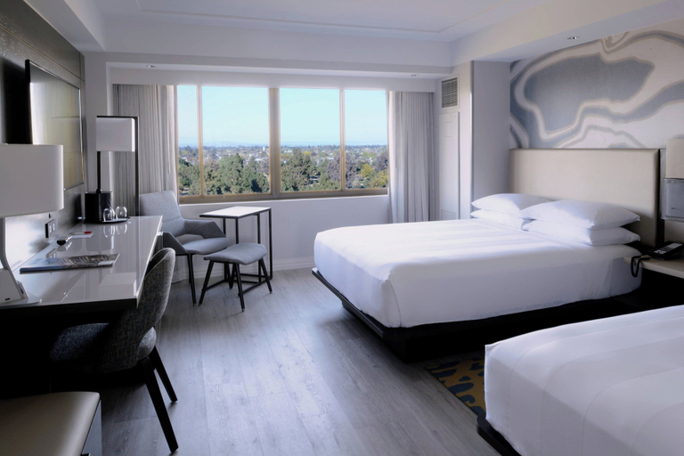 Bedroom 3, Long Beach Marriott, Los Angeles