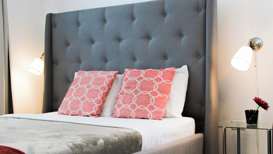 Bedroom, Chandelier 201