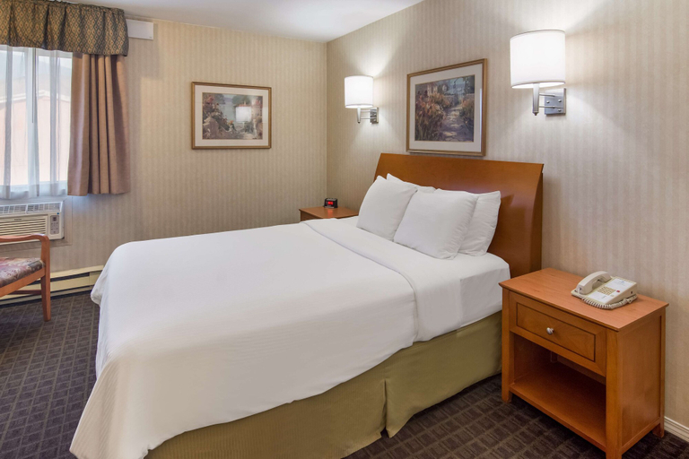 Bedroom 3, SureStay Hotel by Best Western North Vancouver Capilano, Greater Vancouver