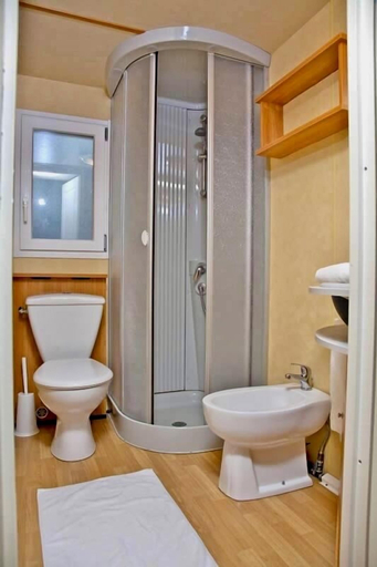 Bathroom 3, Villaggio Barricata, Rovigo
