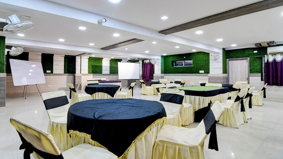 Food & Drinks 2, FabHotel Star Lotus, Ranchi