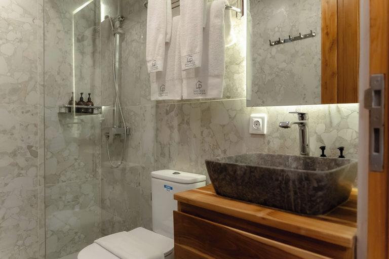 Bathroom 14