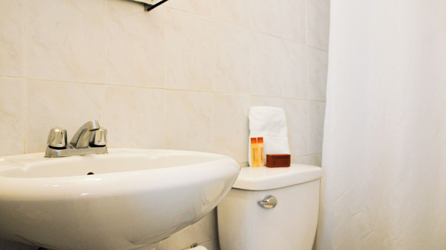 Bathroom, Chandelier 201