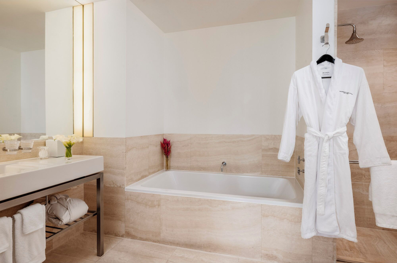 Bathroom 5, The Bryant Park Hotel, New York