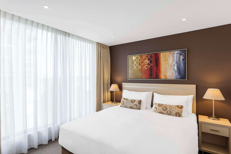 Bedroom 3, Oaks Adelaide Horizons Suites, Adelaide