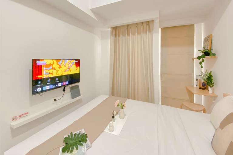 Bedroom 2, Comfortable and Compact Studio Apartment Tokyo Riverside PIK 2 By Travelio, Tangerang