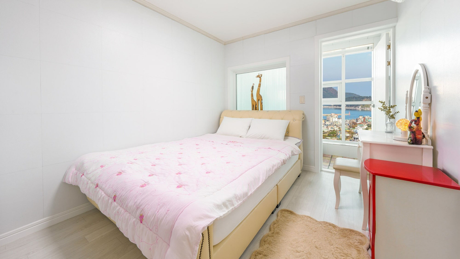 Bedroom 2, Geoje Forest-morning Spa Pension, Geoje