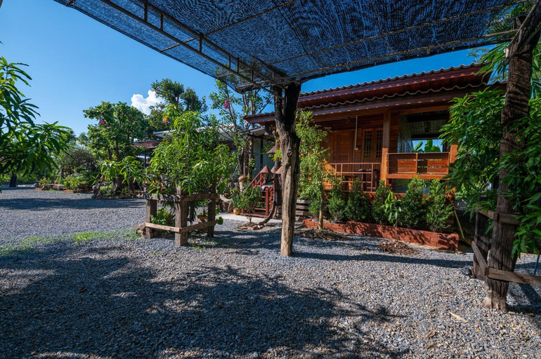 Exterior 2