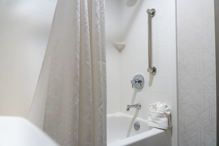 Bathroom 28