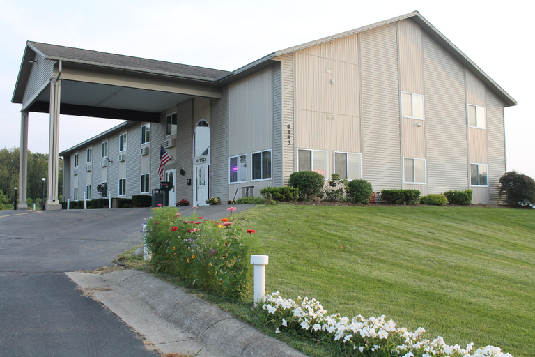 Exterior & Views 2, American Host Inn, Oceana