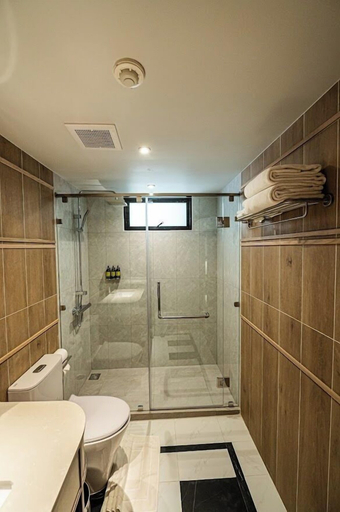Bathroom 13