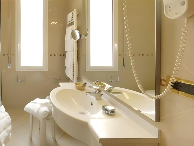 Bathroom 7