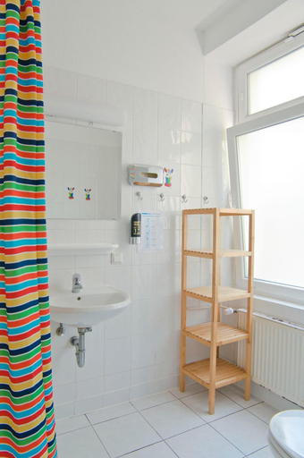 Bathroom 5, Happy Hotel Berlin, Berlin