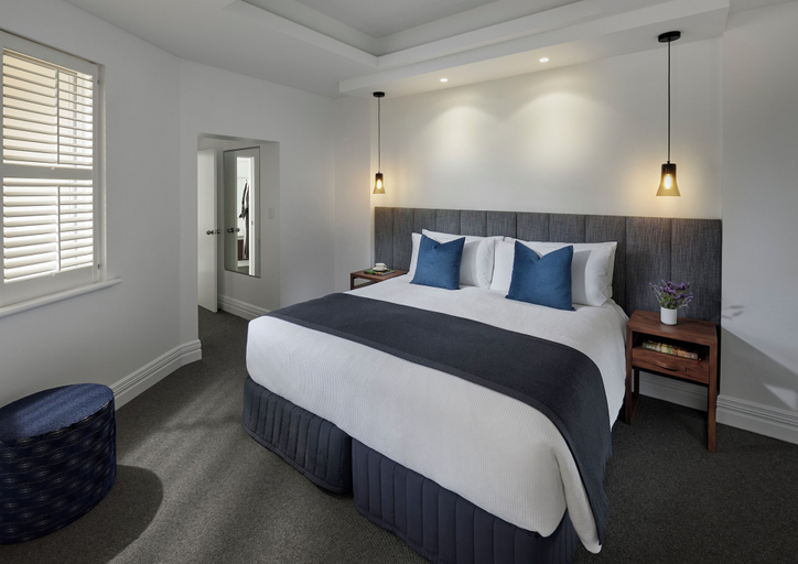 Bedroom 3, The Louise, Beckons, Light