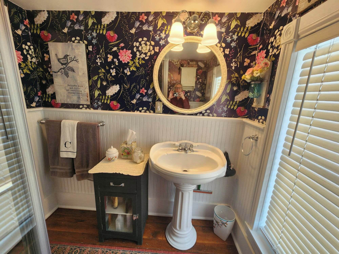 Bathroom 3, Applesauce Inn B&B, Antrim