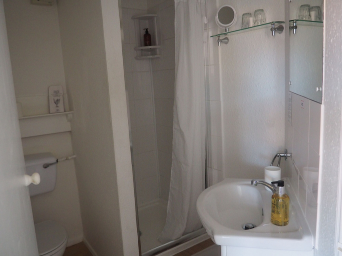 Bathroom 3, South View Guest House, Devon