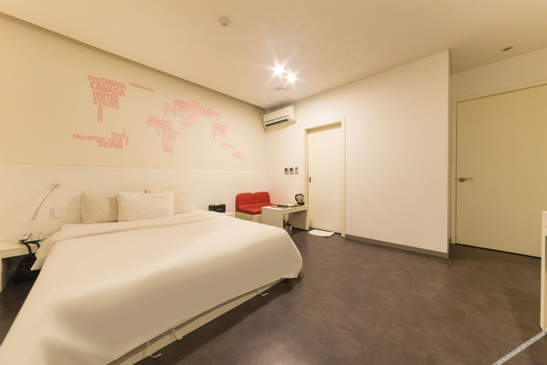 Bedroom 4, Osan Honors Hotel, Pyeongtaek