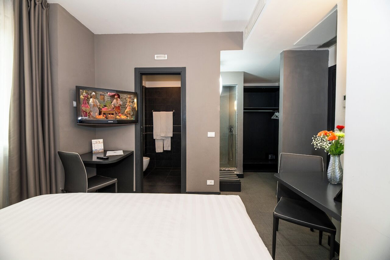 Bedroom 3, Golden Hotel, Napoli