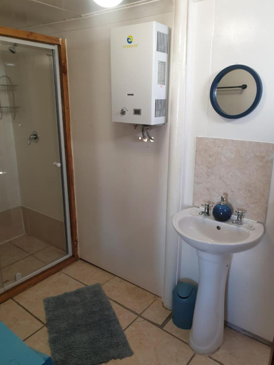 Bathroom 3, Honne-Pondokkies, Namakwa
