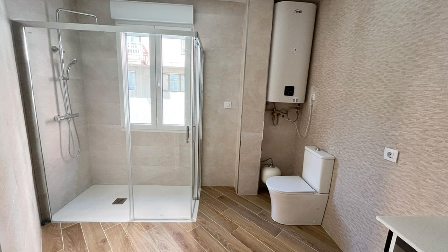 Bathroom 3, Hostel Plaza Canadio, Cantabria