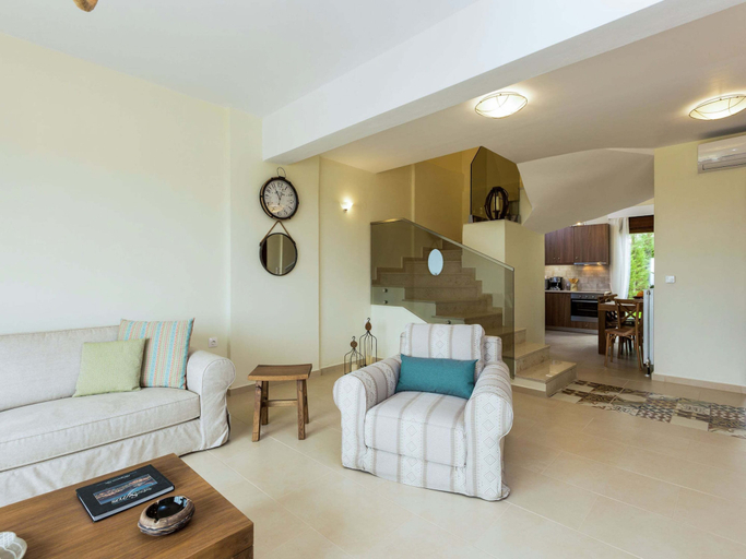 Others 4, Villa with Private Pool near Sea & Arkadi Monastery on NW Coast, Crete
