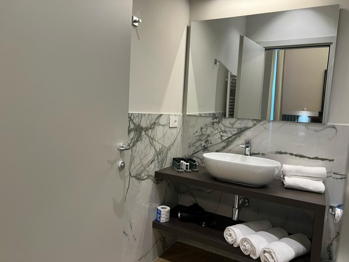 Bathroom 4, Hotel RossoVino, Milano