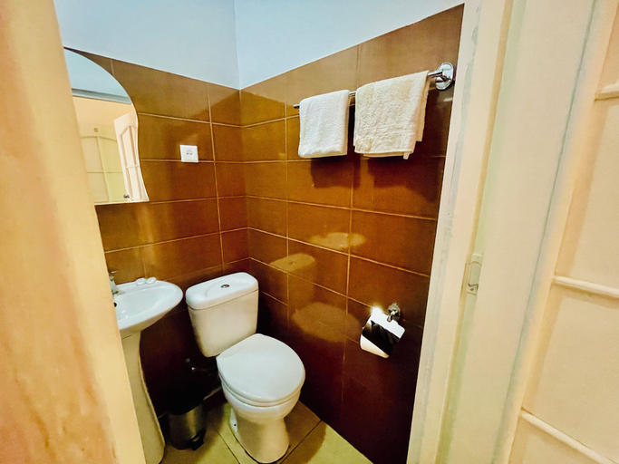 Bathroom 5, Bon Voyage, Tbilisi