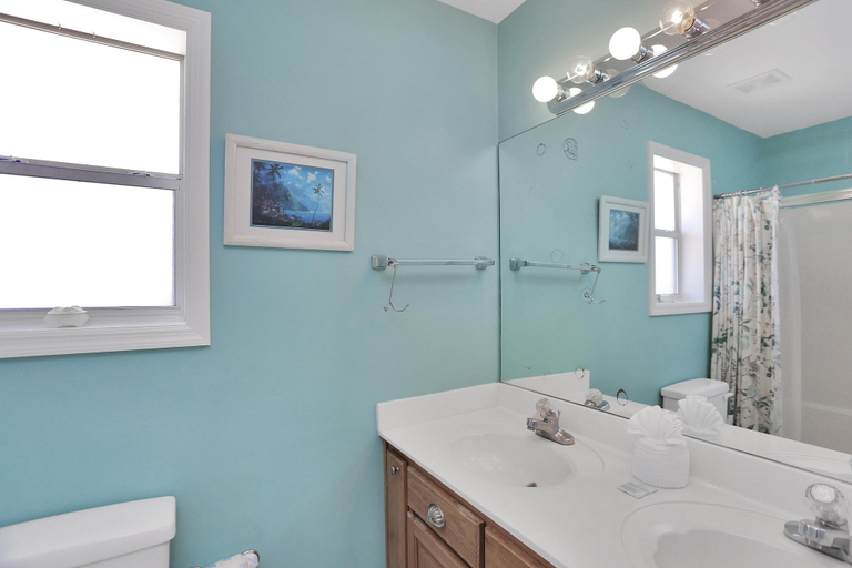 Bathroom 3, The Beach House, Gulf