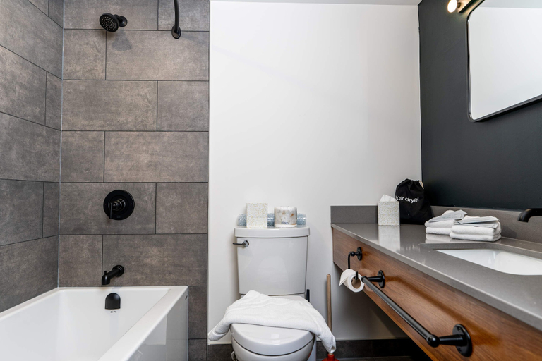 Bathroom 5, Northwinds Hotel Revelstoke, Columbia-Shuswap