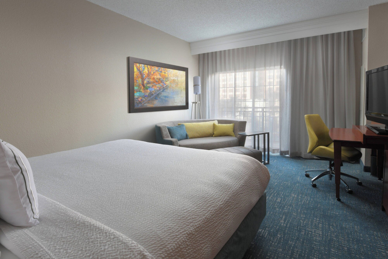 Bedroom 2, Courtyard Marriott Riverwalk, Bexar