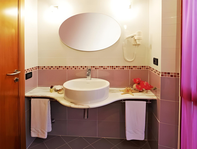 Bathroom 13