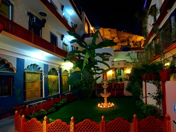 Exterior 6