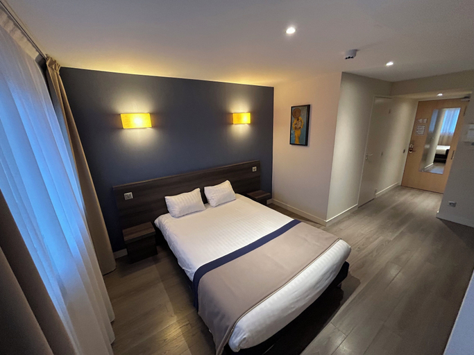 Bedroom 12