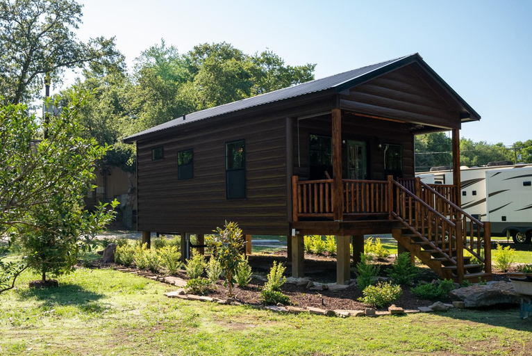 Others 2, Riley's Retreat Cabin, Lafayette
