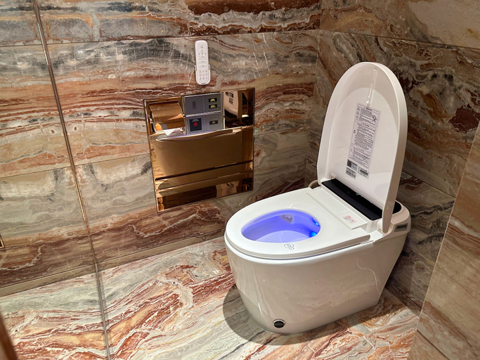 Bathroom 18