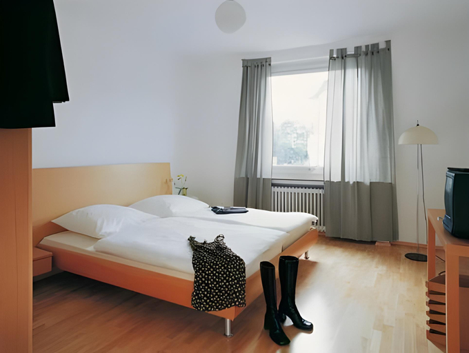 Bedroom 16