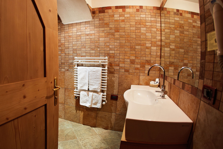 Bathroom 4, GH Hotel Monzoni, Trento