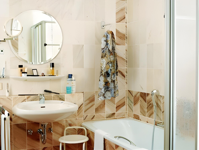 Bathroom 16
