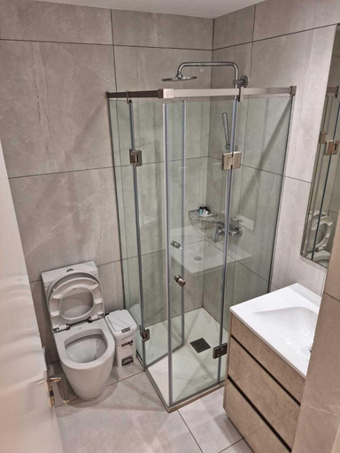 Bathroom 4, Emerald Bay Suites