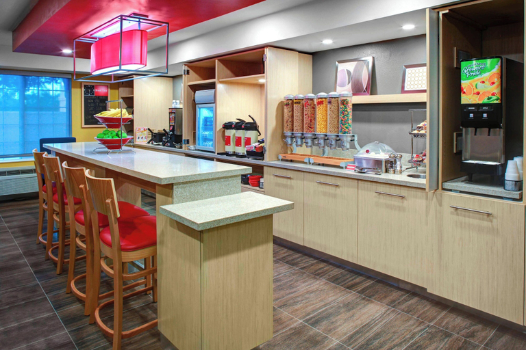 Food & Drinks 5, TownePlace Suites by Marriott Fresno, Fresno