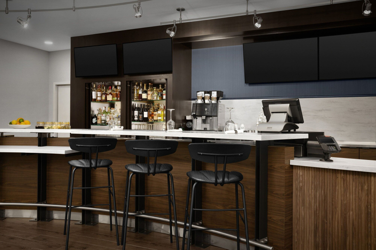 Food & Drinks 5, Courtyard by Marriott Dallas Addison/Quorum Drive, Dallas