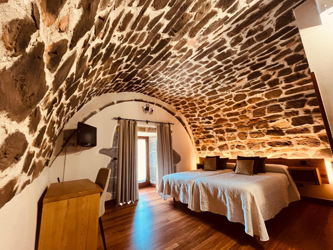 Bedroom 4, Hotel Larranaga, Guipúzcoa