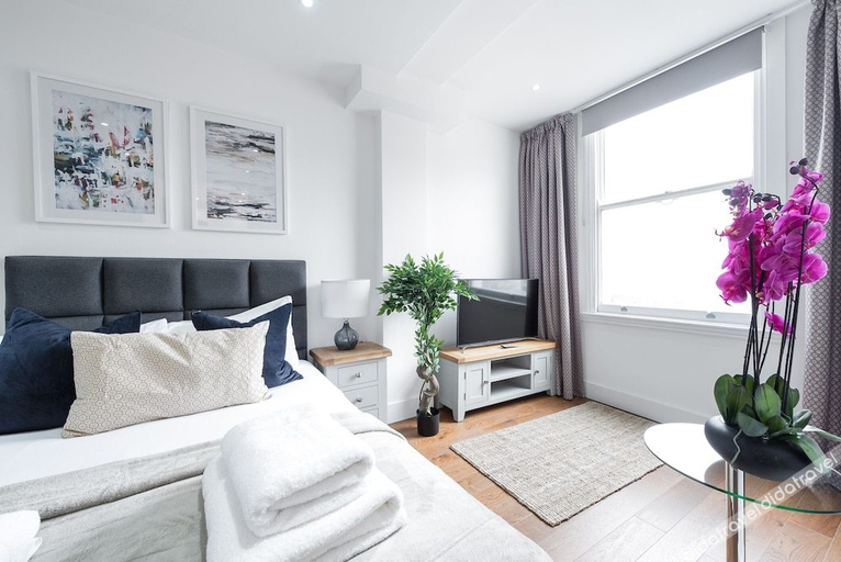 Others 5, Bayswater by CAPITAL, London