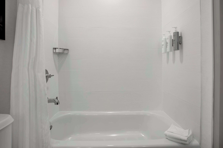Bathroom 10