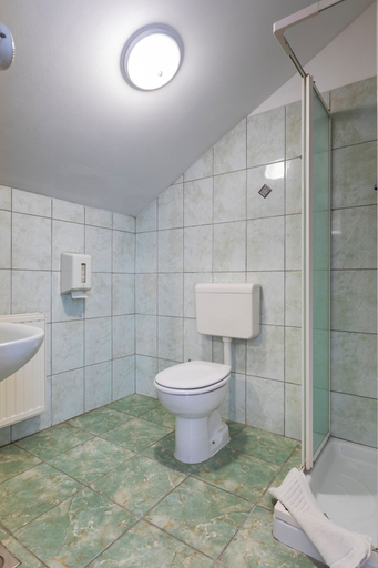 Bathroom 4, Tourist Center Marko, Rakovica