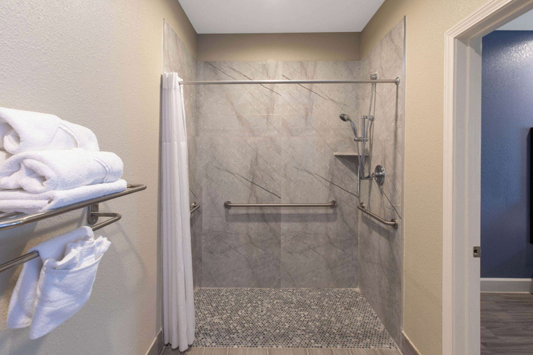 Bathroom 3, Days Inn & Suites by Wyndham La Porte, Houston