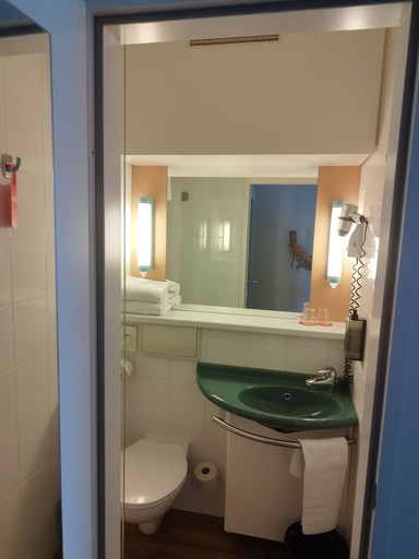 Bathroom 5, ibis Ulm City, Ulm