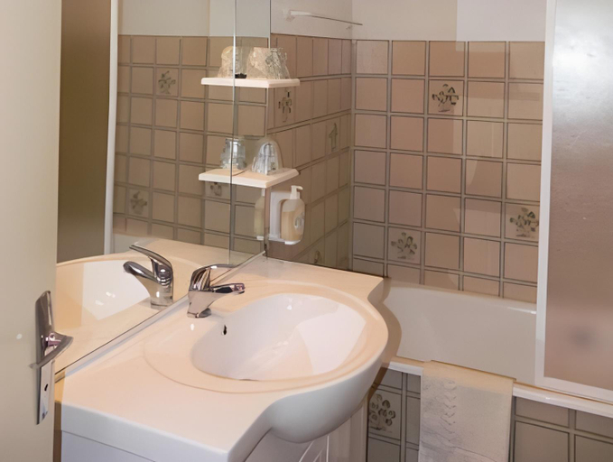 Bathroom 12