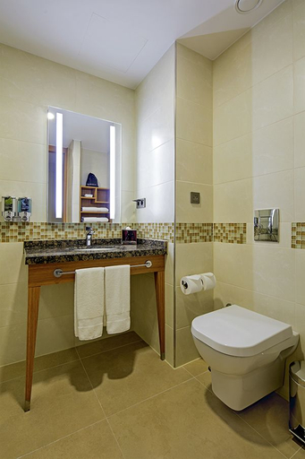 Bathroom 4, Hampton by Hilton Istanbul Atakoy, Bakırköy