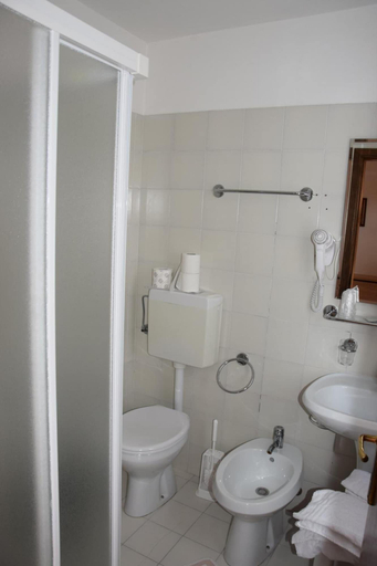 Bathroom 4, Hotel Olimpic, Trento